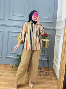 Setelan Kemeja Salur Mix Motif Garis Plus Size dengan Celana Panjang oleh Clothes Project