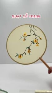 Quạt gỗ Cổ Trang Vải Lụa Thêu Tay Tinh Tế Hán Phục Thiếu Nữ Cung Đình Cán Cầm Tay Chụp Hình