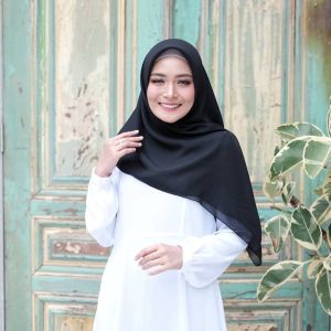 kerudung segi empat bella square. Hijab segi empat kekinian terbaru. Jilbab bella square