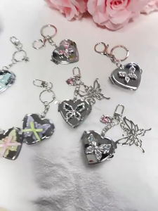 Retro bướm và mặt dây chuyền trái tim Keyring thanh lịch bướm trái tim Keyring Phụ kiện túi thiết kế cho bộ sưu tập phụ kiện