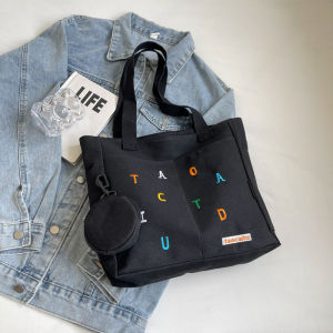Deere Jack 🌸【FAST จัดส่ง】🌸กระเป๋าผ้าใบตัวอักษรพร็อพกระเป๋าความจุขนาดใหญ่กระเป๋าโท้ทแบบพกพาแฟชั่น