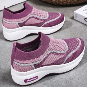 Bề mặt lưới thường ngày đế bánh mì Giày nữ thoáng khí nhẹ đế mềm tăng Giày thể thao phù hợp cho du lịch và đi bộ hàng ngày