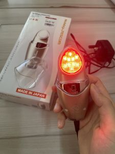 Máy massage làm căng mịn da mặt TESCOM NTE10 (hàng nhập khẩu)