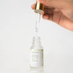Trisia Anti Wrinkle Defiance & Whitening Serum 15ml - Serum Wajah dengan Niacinamide & Vitamin B3 untuk Mencerahkan & Merawat Kerutan