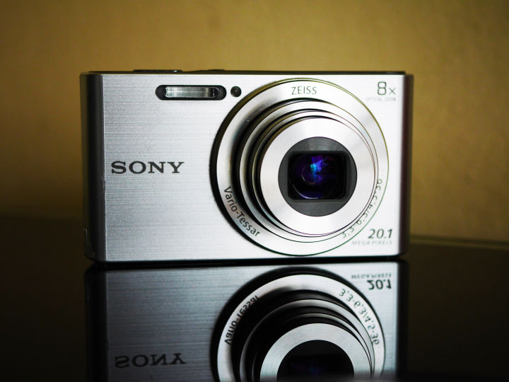 Sony Cyber-Shot DSC-W830, 25-200mm Carl Zeiss Vario-Tessar