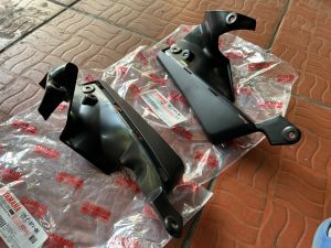 Ốp thông gió đen nhám xe Exciter 135-5 số.(giá 1 cái)