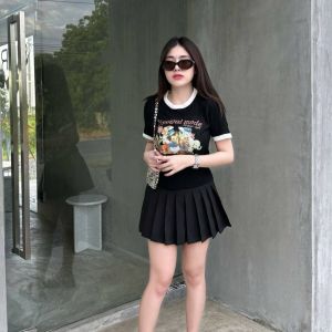 🌈SpinnyHouse🌈เสื้อยืดแขนสั้น ผ้าไหมพรมยืด 💖 แต่งคอกุ้นขอบ สกรีนเสื้อหน้า แต่งแมตช์ลุคง่าย รุ่น สวนสนุก