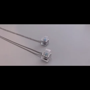 สร้อยคอจี้ห้อยคอแบบปลดคีย์บอร์ดแบบกลไกสร้อยคล้องคอสำหรับผู้ชายสร้อยคอแบบกระดุมไฟ LED เป็นของขวัญสำหรับคนคอมพิวเตอร์