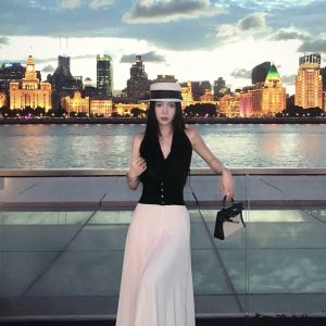 Áo Croptop Nữ Hở Lưng Cổ Chữ V Màu Đen Thanh Lịch Dáng Ôm Eo Tôn Dáng Áo Croptop Mùa Hè