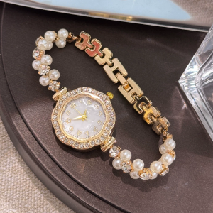Fashion Diamond Pearl Women Watch Light Luxury Flower Bracelet Exquisite High End Ladies Quartz Wristwatches