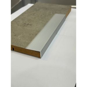 Nẹp chống trơn có gân Nẹp chống trượt cầu thang nẹp tam cấp thanh dài 2m7