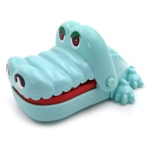 Đồ chơi 262-90 – Mô hình Cá sấu c.ắn tay cỡ lớn (KT 39.3x22.8x10.5 cm)