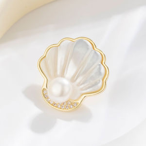 Minimalist and sophisticated natural shell freshwater pearl brooch niche light luxury scallop brooch new popular accessory pin