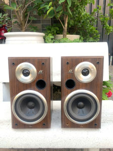 Bán Cặp Loa Booksheolf Nghe Nhạc SANSUI S11 ( ko lưới góc hơi xấu) bãi nhật về hát cực hay