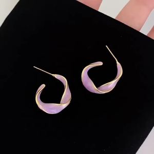 2026 แฟชั่นใหม่ ต่างหูลавандуร์สีม่วงสำหรับผู้หญิง โลหะทองคำ ลายศิลปะบิด ต่างหูสตั๊ดสีม่วง ของขวัญเครื่องประดับขายส่ง