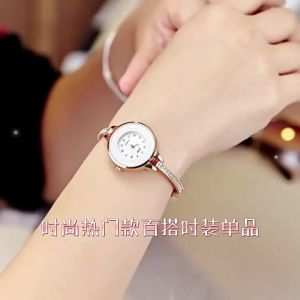 New Fashionable Womens Watch Student Bracelet Ladies Steel Band Quartz Watch
