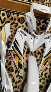 ชุดสีโซนิคใหม่ปี2004-2007 สีขาวมุก เฟรม Sonic new สีพร้อมลายเคลือบแท้  (ไม่ใช่งานห่อหนังสือพิมพ์ABS สีไม่ซื้ด มีรับประกัน ระบบสี2Kแท้)