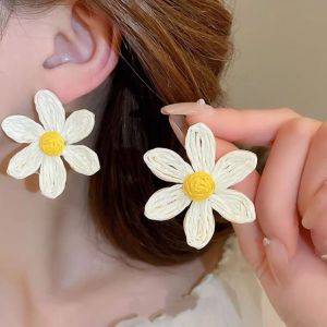 INGER Exaggerated Shape Sunflower Earrings Ethnic Style Raffia Weaved Ear Accessories Fashion Jewelry Flower Stud Earrings Lady