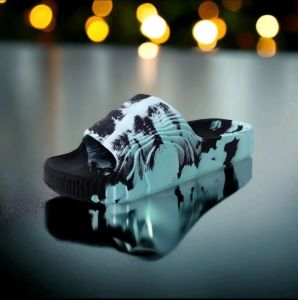 Sendal Pria Keren Viral Sandal Pria Karet Jelly Sepatu Sendal Slop Cowo Empuk Kekinian Shoes