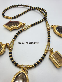 รูปจากผู้ขายบน Lazada: SH075 สร้อยพระ สร้อยกะลา แต่งด้วยงานทองเลเซอร์ 1-1 แต่งด้วยเม็ดพลอย แขวนพระ 5 องค์ ยาว 26 นิ้ว สร้อยพระ สร้อยค ตั้งราคา ฿660 ขายแล้ว 150 ชิ้น