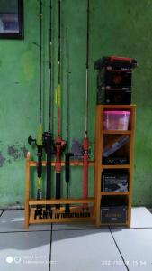 Rak Joran Pancing Plus tempat essen DLL 5 Kotakan