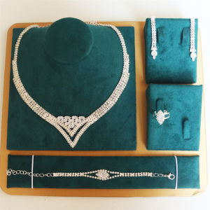 V Shape ชุดเครื่องประดับเจ้าสาวสี่ชิ้น สร้อยคอเพชร ต่างหู สร้อยข้อมือ แหวน อุปกรณ์เสริมชุดราตรี