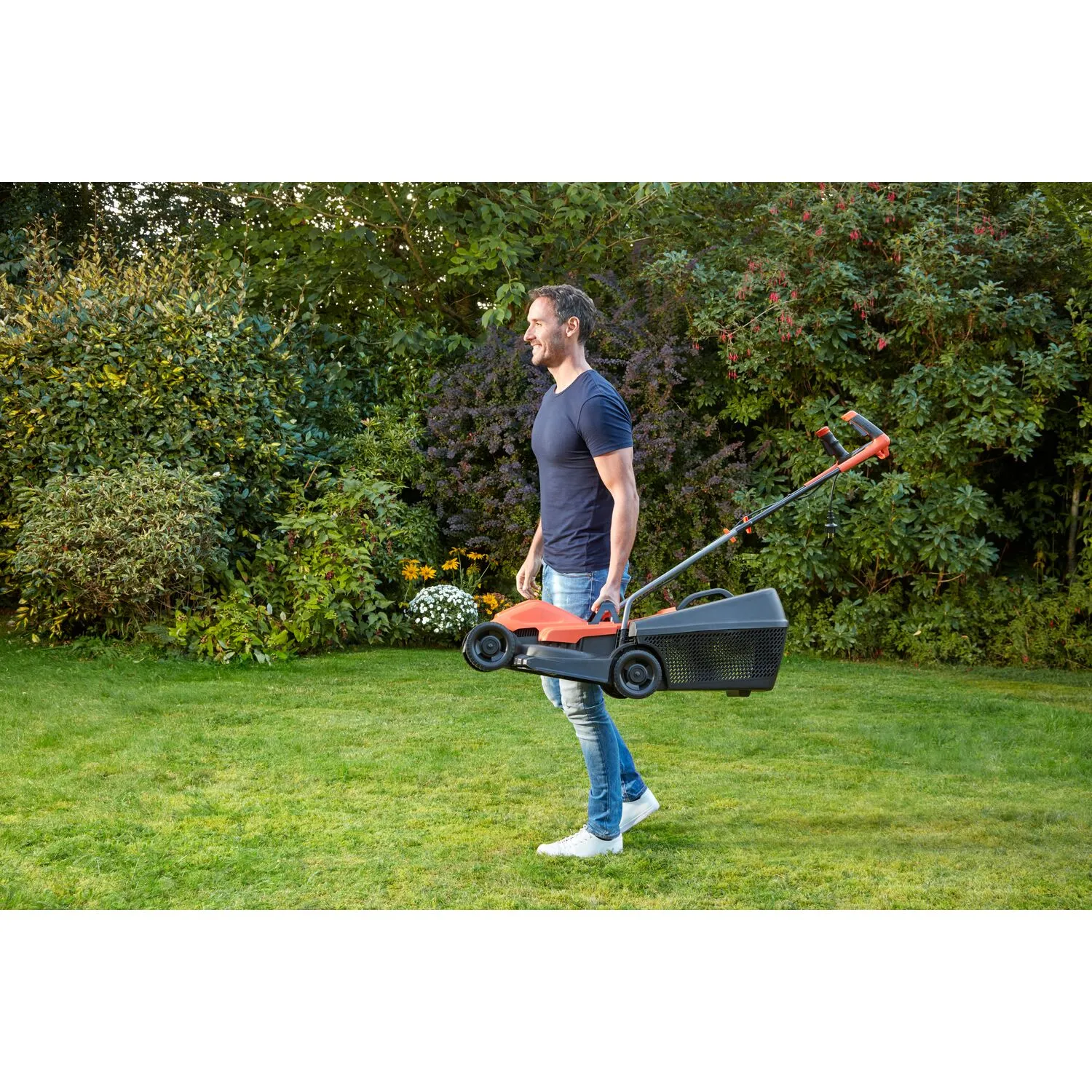 Black & Decker รถตัดหญ้าไฟฟ้า กำลัง 1200 วัตต์ หน้ากว้าง 32 ซม. รุ่น BEMW451BH-B1
