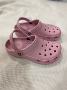 Classic Clog รองเท้าหัวโตใส่ได้ทั้งผู้ชายและผู้หญิง /Buy1pair Get free 4 Jibbitzs=100฿ =>สัง1คู่แถมตัวติด4อัน=100฿/  รองเท้าแตะที่เบาและนี่มใส่สบายใส่สวยที่คนรุ่นไหม่นิยมใส่กันมาก