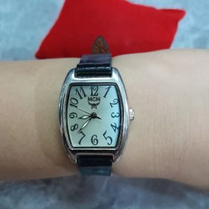 Đồng hồ nữ MCM mặt trãi tia dây da màu đen second hand si nhật- đã qua sử dụng