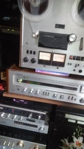 Máy nghe nhạc cổ băng từ những năm 75