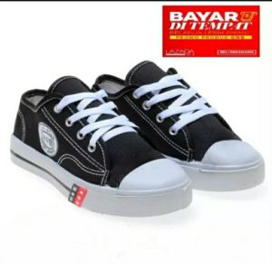 SEPATU N/B SEKOLAH SD/SMP/SMA/TERBARU DARI BAHAN KANFAS RELPICT