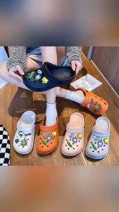 [Free Shipping] Womens perforated sandals for operating room beach high-heeled thick-soled office closed-toe nurse new summer style outdoor wear