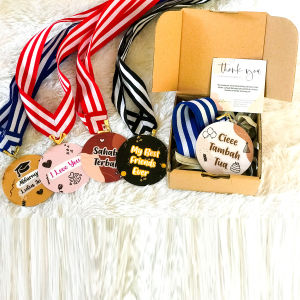 Medali Custom Hadiah Ulang Tahun Kado Anniversary Permintaan Maaf Hampers Custom Kado Unik Kado Buat Pacar Sahabat Teman Temen Pasangan Couple