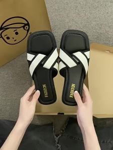 [Free Shipping] WomenS Flat Sandals 2025 New Summer Outdoor Casual Beach Sandals