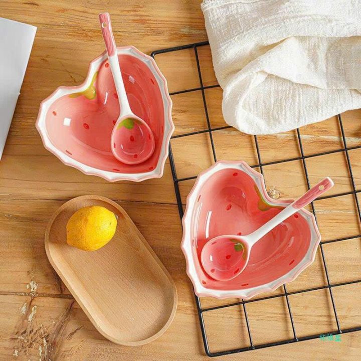 COMBO 2 BÁT SỨ HÌNH TRÁI TIM HỌA TIẾT DÂU HỒNG TẶNG KÈM 2 THÌA SỨ ...