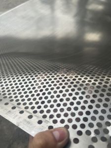 Tôn Đột Lỗ Kẽm Đa Năng 1m x 2m Dày 45mm - Phụ Kiện Nội Thất Ngoại Thất