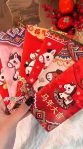 Sampul Duit Raya Ang Pow Zodiak Kuda 2026 Sulaman Kartun Tahun Baru Cina 2026 Horse Zodiac Ang Pow Red Packet Embroidered Cartoon Chinese New Year Lucky Money Envelope 新款2026马年5D仿平面刺绣卡通福马红包春节创意压岁拜年利是封 Y149