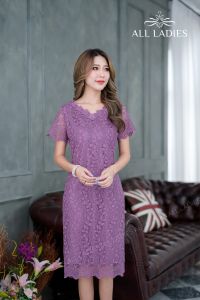 🎀 All Ladies 🎀 เดรสลูกไม้คอวีดอกไม้ ผ้าลูกไม้เงาทอลายสวยมาก ๆ เหมาะออกงาน เดรสใส่งานแต่ง งานมงคล