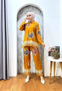 Setelan Batik Riziq Kemeja dan Celana Panjang Motif Cap Wanita