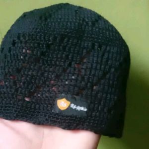 Peci Rajut Sulam Kopiah Bani Hasyim: Aksesoris Pakaian Adat Indonesia