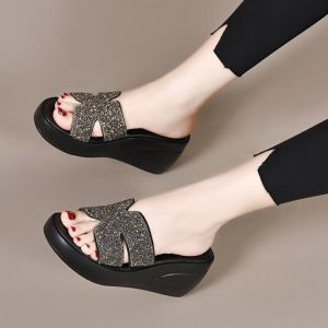 Free Shipping Retro Rhinestone Soft-Soled Slippers For Women 2026 Summer New Style Platform Thick-Soled Wedge Heel Fashionable And Versatile Slip-On Sandals