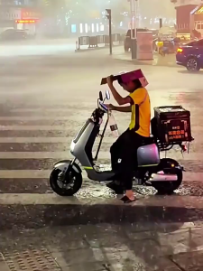 RUNVEX ซองกันน้ํา มือถือ สัมผัส ถ่ายรูป ได้ เคสกันน้ํา มีช่องเสียบชาร์จ แบบล็อคสองชั้น กันน้ำเข้าได้ดี กระเป๋ากันน้ํา เหมาะสำหรับ ไรเดอร์ ส่งของ