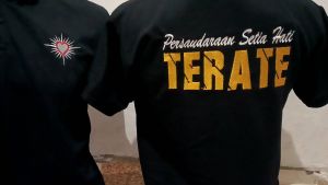 KAOS  PRIA WANITA-BAJU CEWEK COWOK MURAH BORDIR-KAOS PERSAUDARAAN SETIA HATI TERATE BORDIR-COD-BAJU KERAH BORDIR TULISAN EMAS