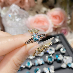 แหวนซีรีส์อควอมารีนเงาแสงน้ำทะเลสาบคาเมลเลีย    แหวนเปิดหรูหราประดับไมโครอินเลย์ที่แวววาวและหนักแน่นเคลือบทอง