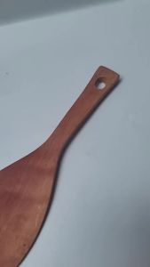 Vá Xới Cơm Gỗ Đầu Dẹp Dài 20.8cm Rộng 6.5cm – Muỗng Xới Cơm Cán Có Lỗ Treo Tiện Dụng