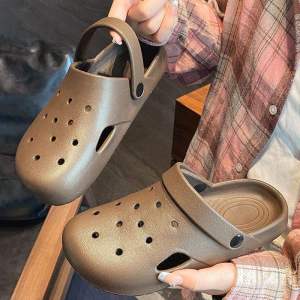 [Free Shipping] Summer Clogs Soft-Soled Lightweight And Suitable For Outdoor Wear Simple Design Odor-Resistant Non-Slip And Ideal For Indoor Use The Bathroom And Showering Available For Both Men And Women