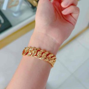 HOÀN TIỀN 15% - 𝗟𝗮̆́𝗰 𝘁𝗮𝘆 vòng tay khoen lật mắc xích nam nữ bền màu mạ vàng chuẩn 18k Kami - LL01