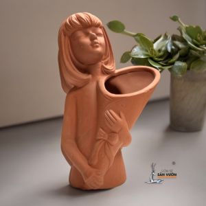 Chậu Gốm Đất Nung Cô Gái Ôm Hoa - Gốm Sứ Sân Vườn - GSSV