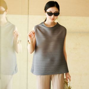 Miyake pleated casual versatile sleeveless T-shirt