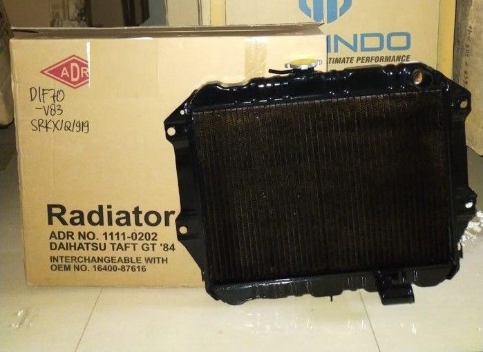 Sut chayqaladigan porno Mushuk videoda tampon